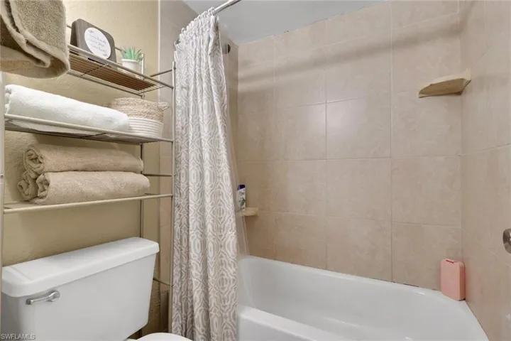 2555  Tamiami N TRL, Naples, FL 34103