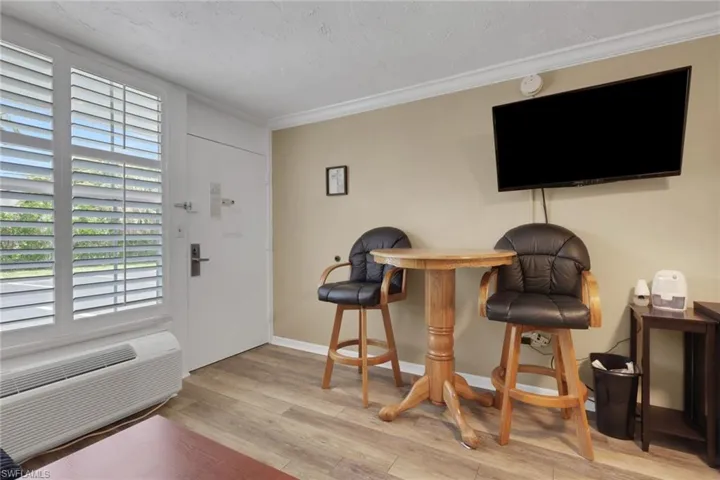 2555  Tamiami N TRL, Naples, FL 34103