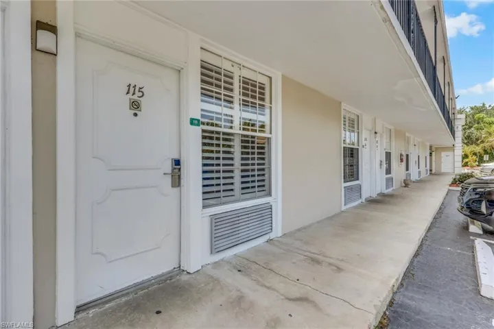 2555  Tamiami N TRL, Naples, FL 34103