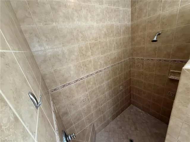 Bathroom featuring tiled shower