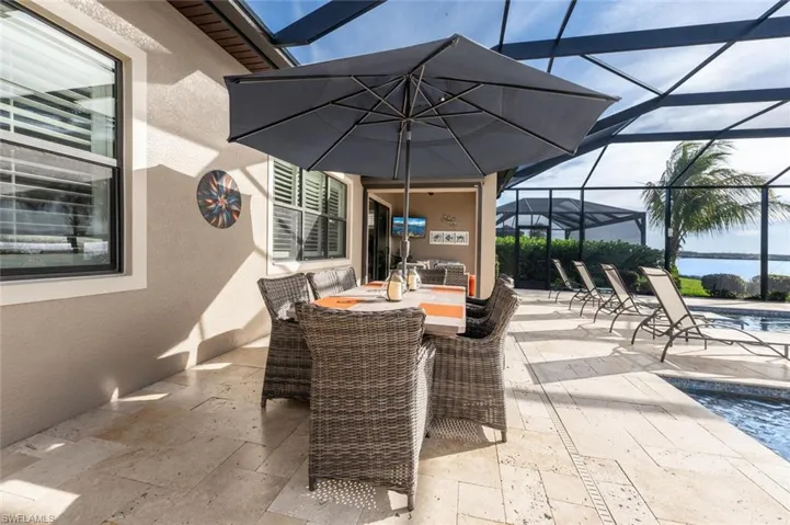 Lanai w/Travertine Deck