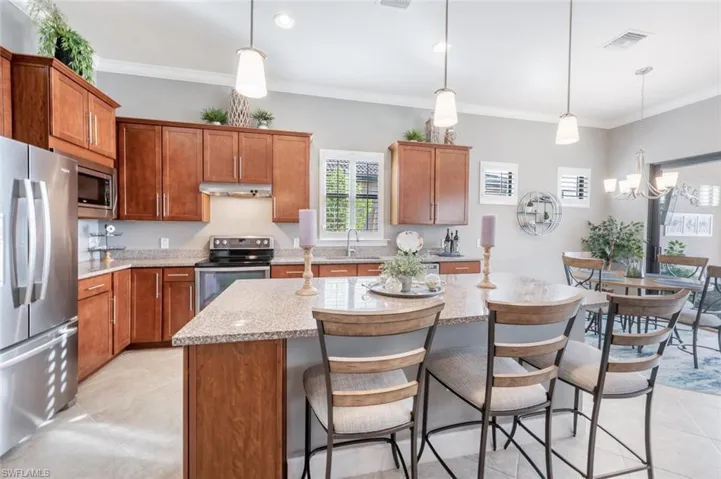 Kitchen w/Island