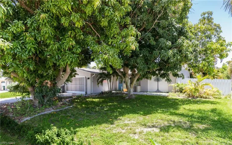 5243 Sunnybrook Ct, Cape Coral, Florida 33904