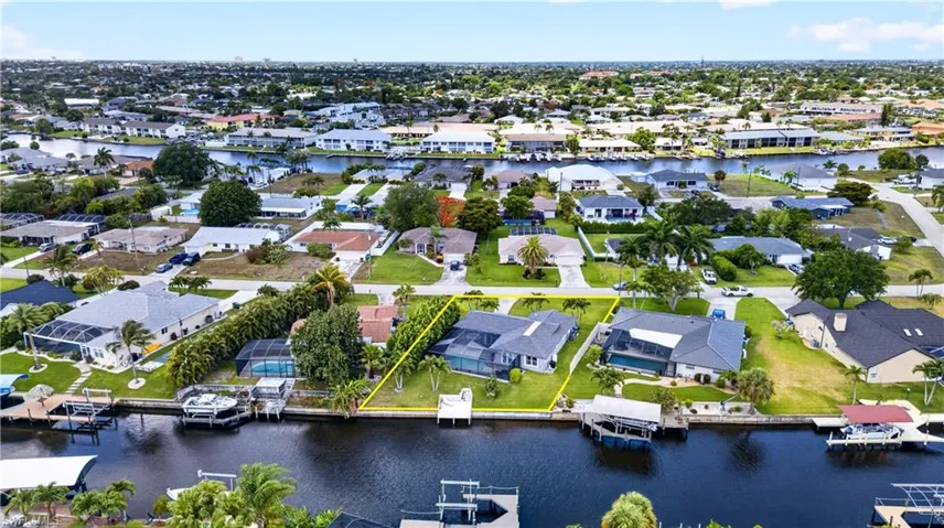 3813 12th Pl, Cape Coral, Florida 33904