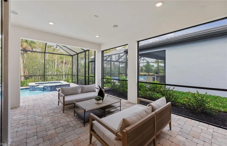 Western facing lanai - outdoor living area