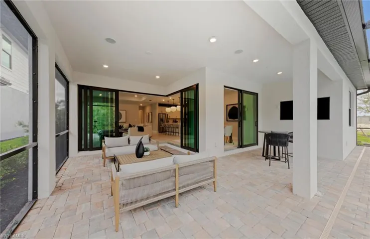 Room for entertaining - covered lanai
