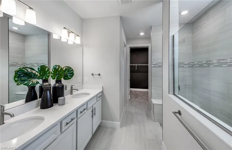 Master spa-like suite
