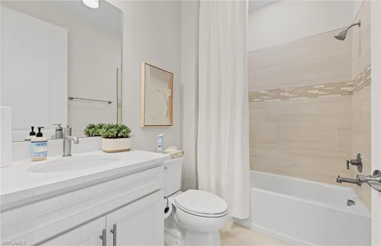 Tub at secondary bathroom