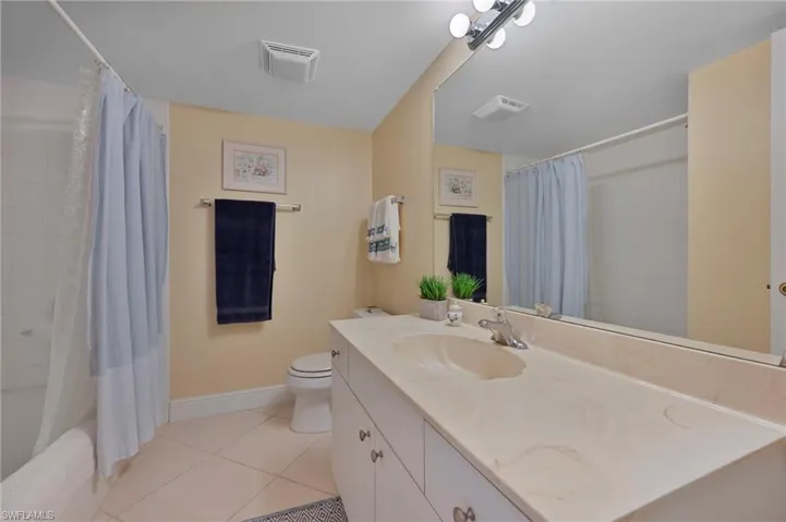 215  Cypress E WAY, Naples, FL 34110