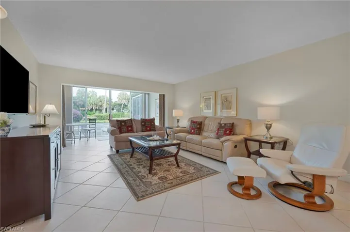 215  Cypress E WAY, Naples, FL 34110