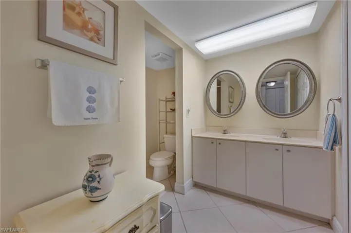 215  Cypress E WAY, Naples, FL 34110