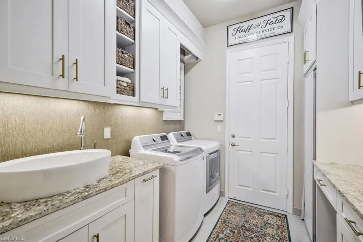 13804  Luna  DR, Naples, FL 34109