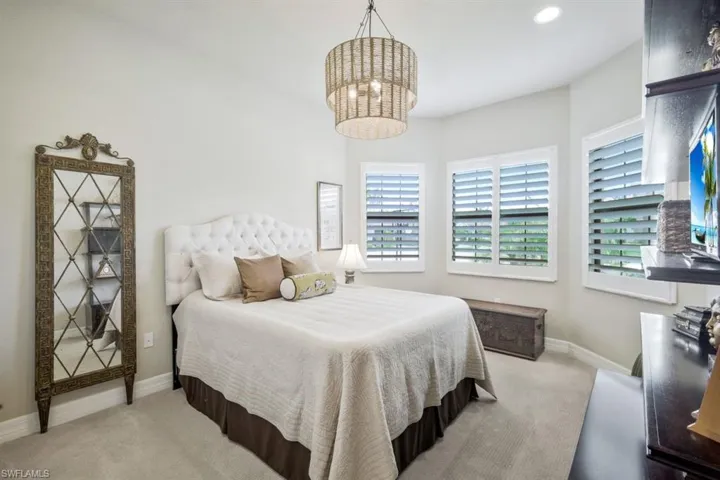 13804  Luna  DR, Naples, FL 34109