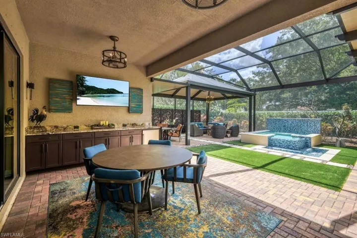 13804  Luna  DR, Naples, FL 34109