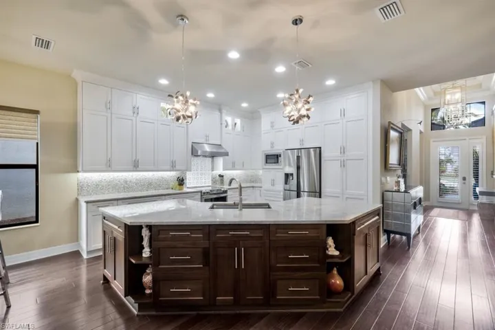 13804  Luna  DR, Naples, FL 34109