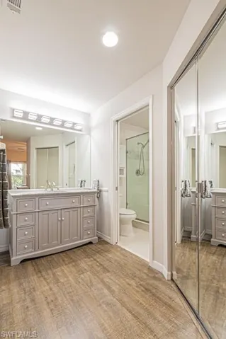 673  Windsor  SQ, Naples, FL 34104