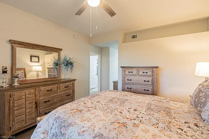 673  Windsor  SQ, Naples, FL 34104