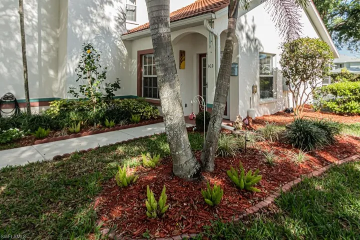 673  Windsor  SQ, Naples, FL 34104