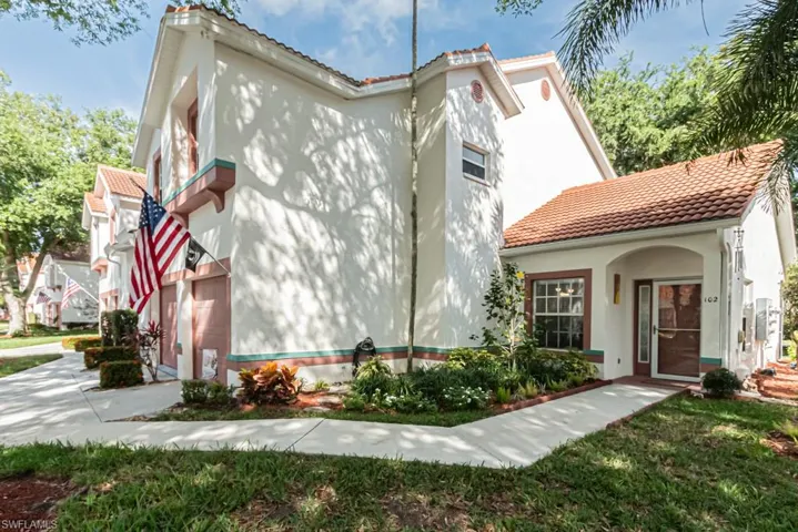 673  Windsor  SQ, Naples, FL 34104