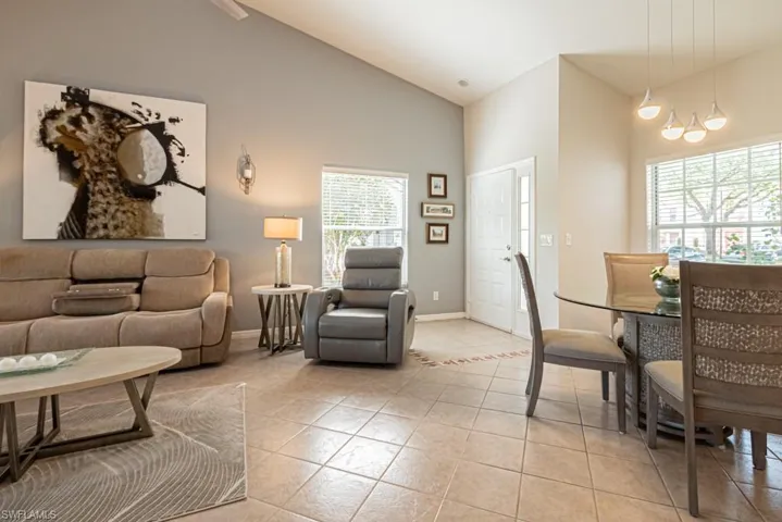 673  Windsor  SQ, Naples, FL 34104