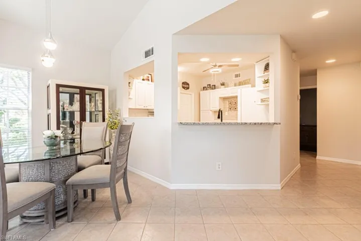 673  Windsor  SQ, Naples, FL 34104
