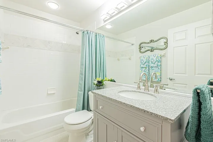 673  Windsor  SQ, Naples, FL 34104