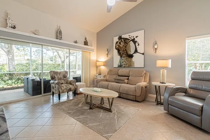 673  Windsor  SQ, Naples, FL 34104