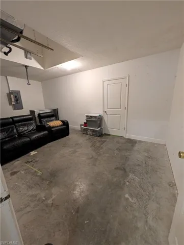 827 Ne 17th St, Cape Coral, Florida 33909