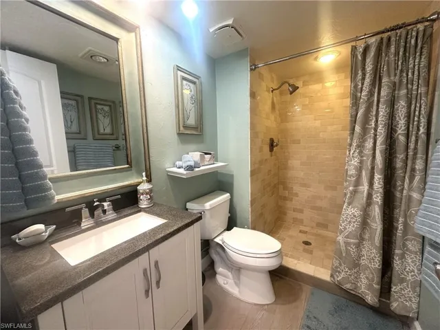 10475  GULF SHORE  DR, Naples, FL 34108