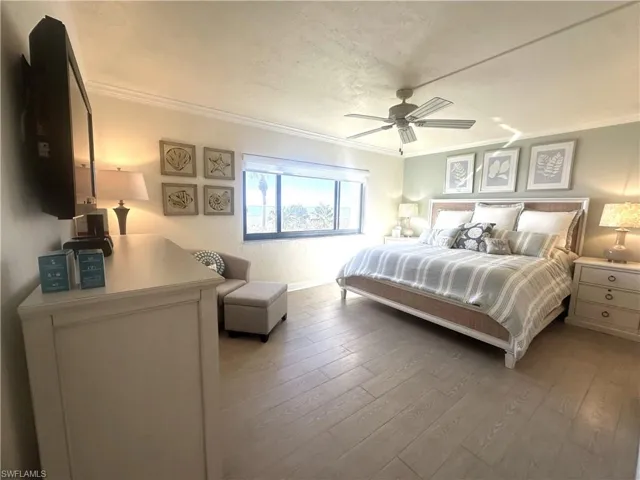 10475  GULF SHORE  DR, Naples, FL 34108