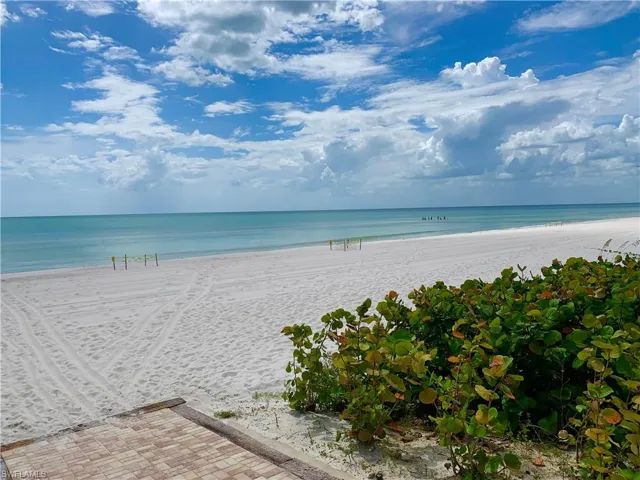 10475  GULF SHORE  DR, Naples, FL 34108
