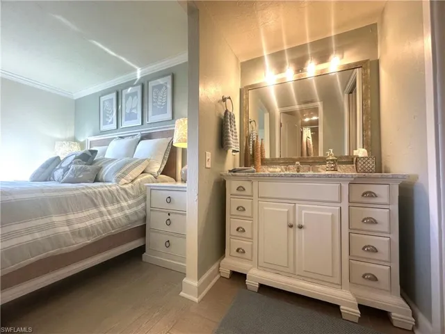 10475  GULF SHORE  DR, Naples, FL 34108