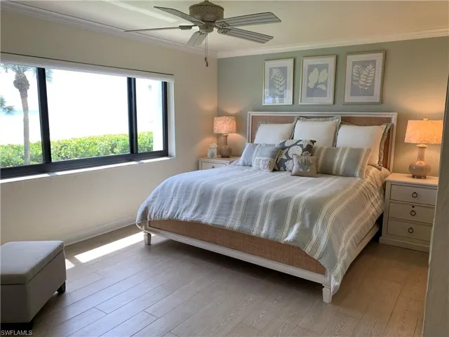 10475  GULF SHORE  DR, Naples, FL 34108