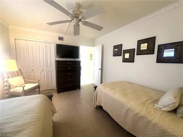 10475  GULF SHORE  DR, Naples, FL 34108