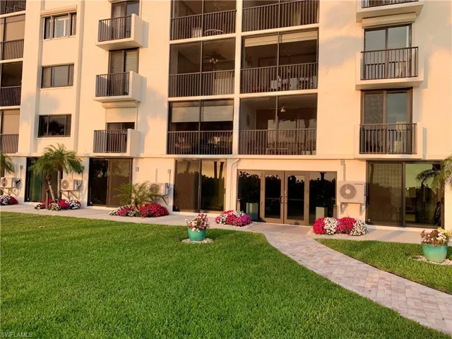 10475  GULF SHORE  DR, Naples, FL 34108