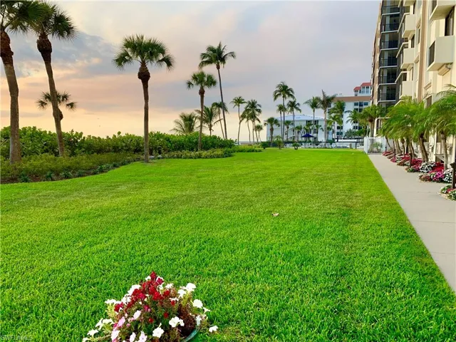 10475  GULF SHORE  DR, Naples, FL 34108