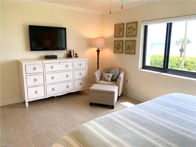 10475  GULF SHORE  DR, Naples, FL 34108