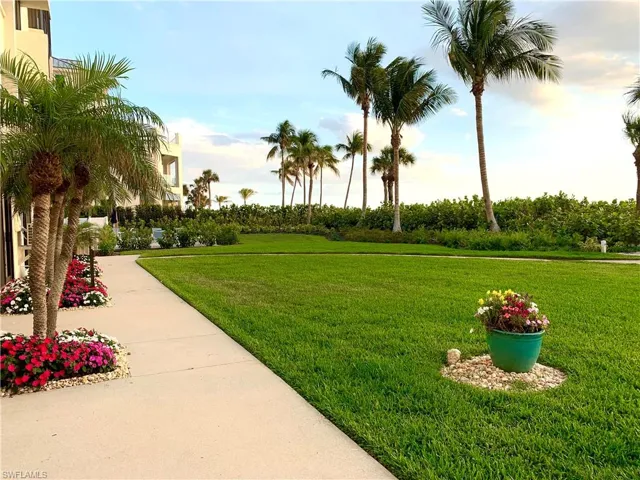 10475  GULF SHORE  DR, Naples, FL 34108