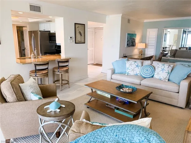 10475  GULF SHORE  DR, Naples, FL 34108