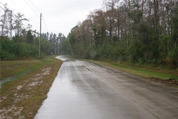 CITY STREET  PAVED SO CLOSE TO BEACH