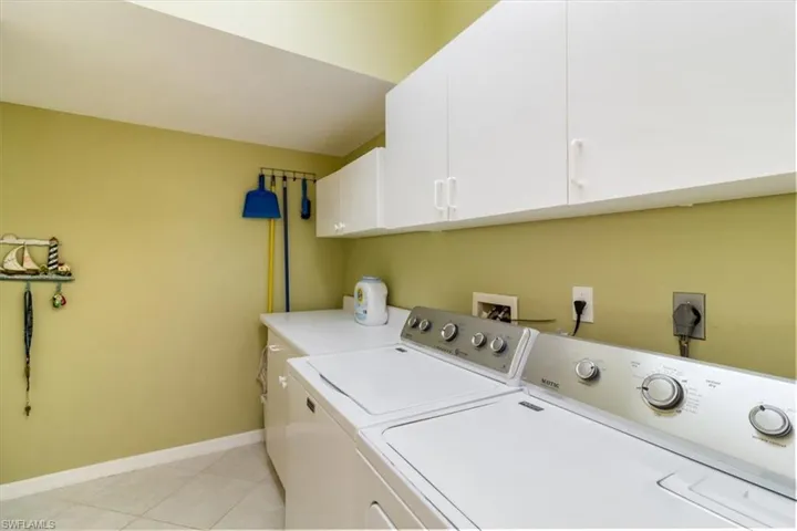 1032  Manor Lake  DR, Naples, FL 34110