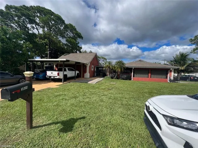 3914 4th St W, Lehigh Acres, Florida 33971
