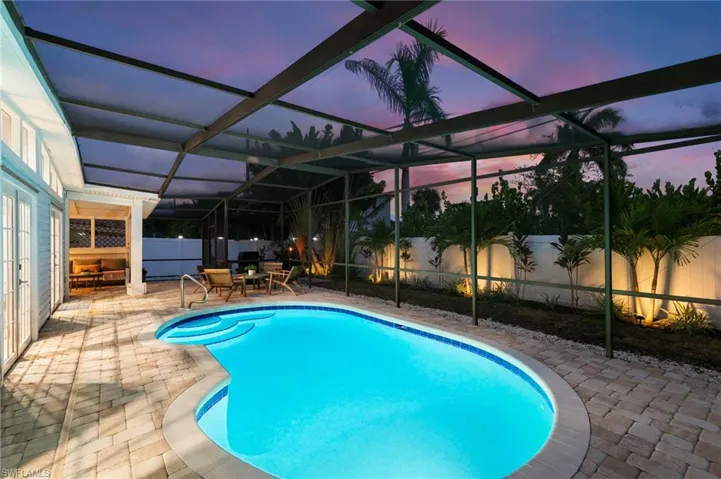 2060  Estey  AVE, Naples, FL 34104