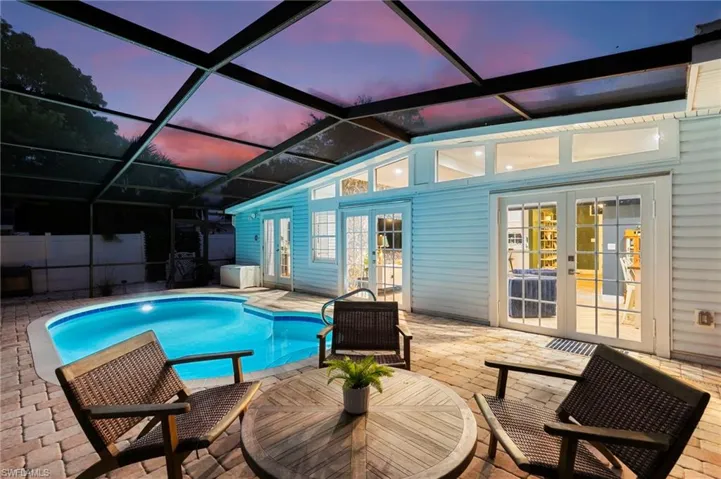 2060  Estey  AVE, Naples, FL 34104