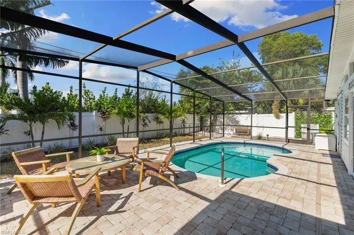 2060  Estey  AVE, Naples, FL 34104