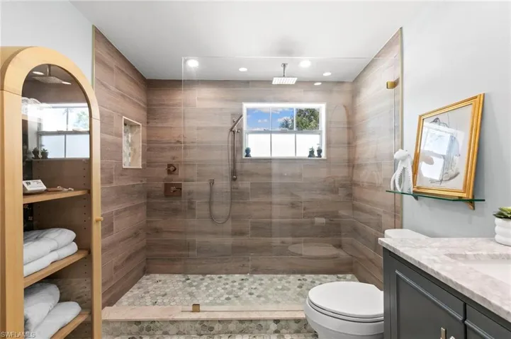 2060  Estey  AVE, Naples, FL 34104