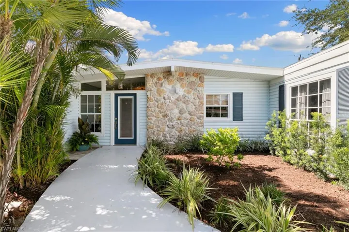 2060  Estey  AVE, Naples, FL 34104