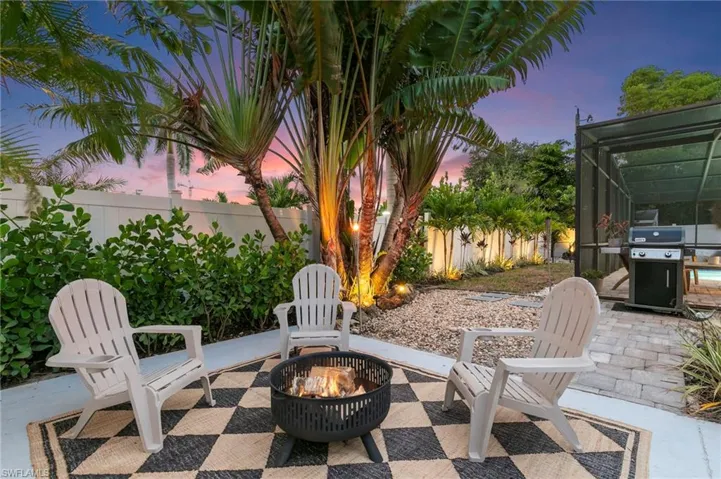 2060  Estey  AVE, Naples, FL 34104