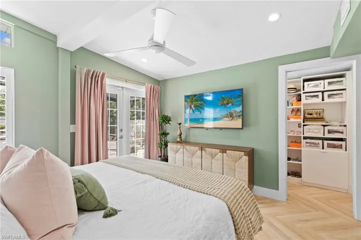 2060  Estey  AVE, Naples, FL 34104