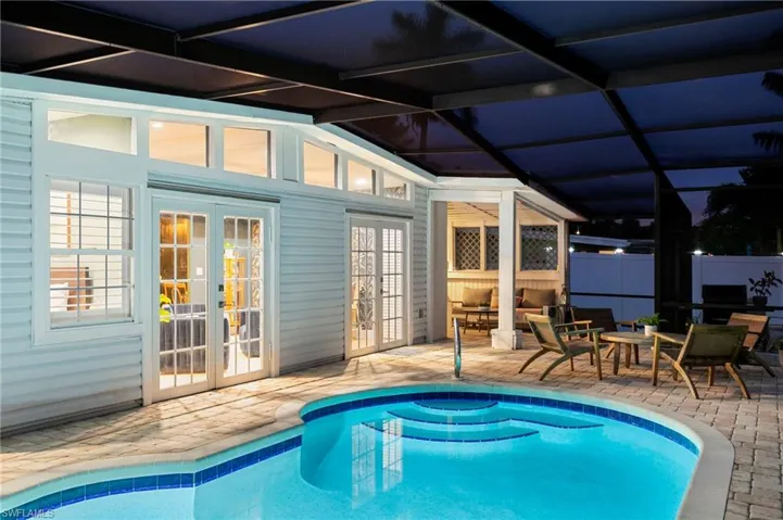 2060  Estey  AVE, Naples, FL 34104